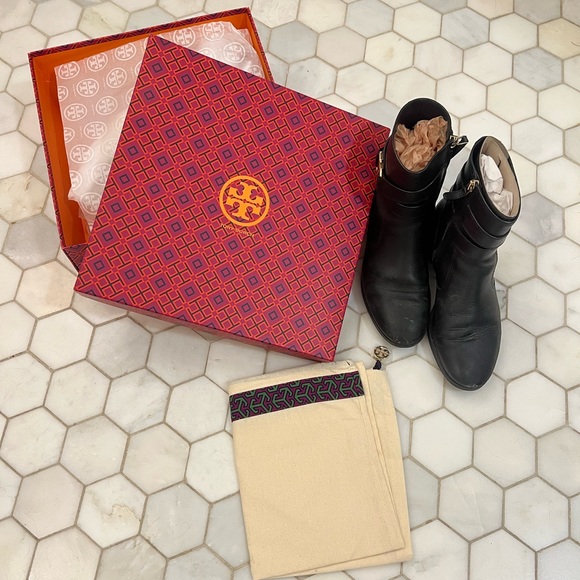 Tory Burch Gemini Link Black Pebble Leather Ankle Booties - Picture 2 of 7